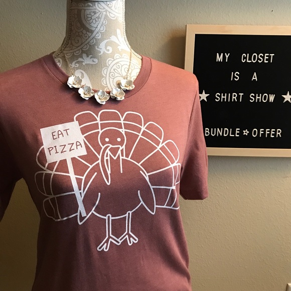 Turkey with "Eat Pizza" Sign - Picture 2 of 6